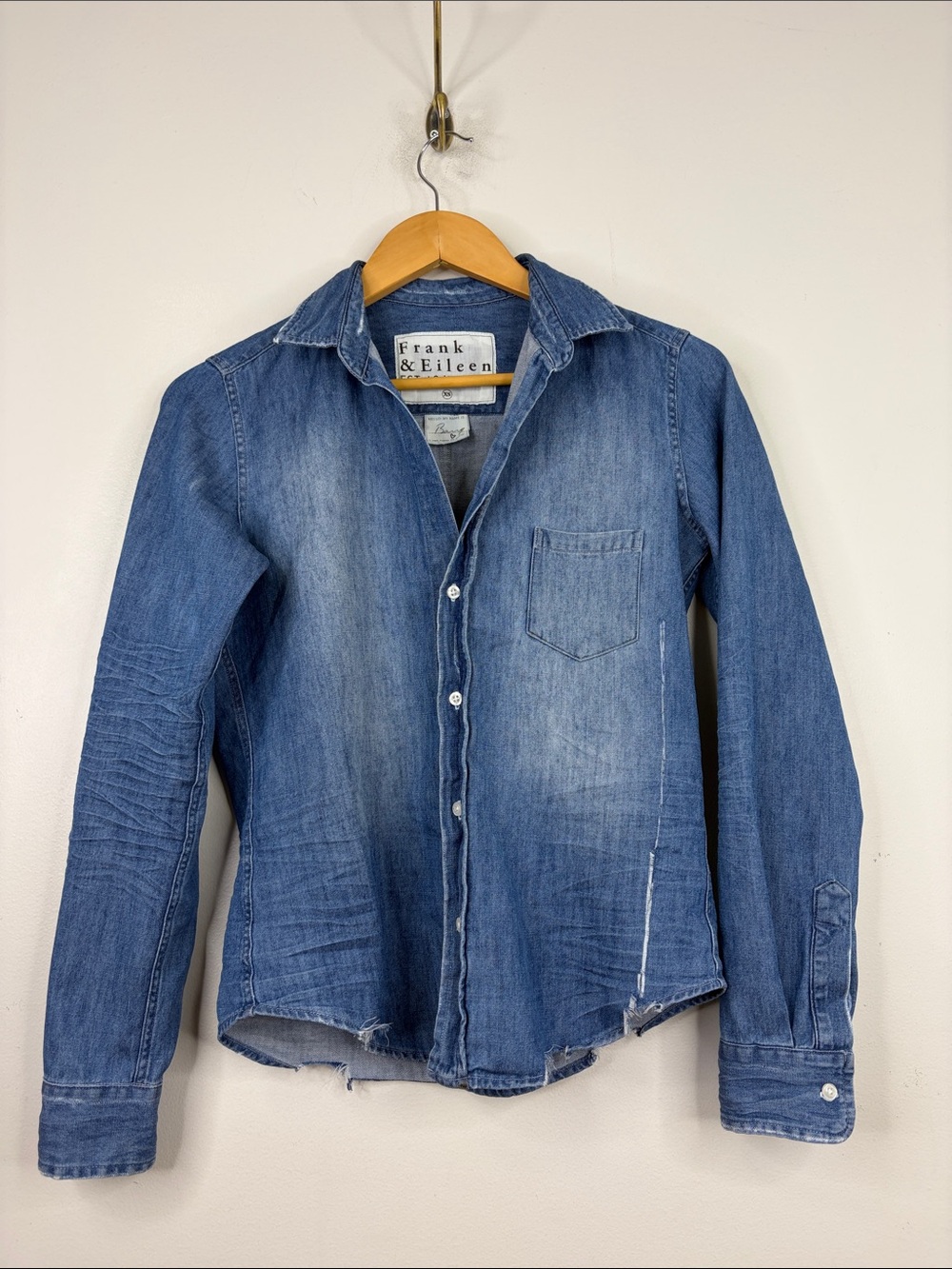Frank & Eileen Barry Shirt Womens XS Blue Vintage Wash Distressed Long Sleeve